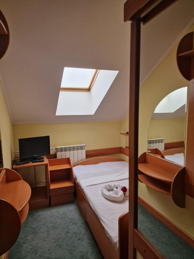 Hotel Lupus Novi Sad Exterior photo